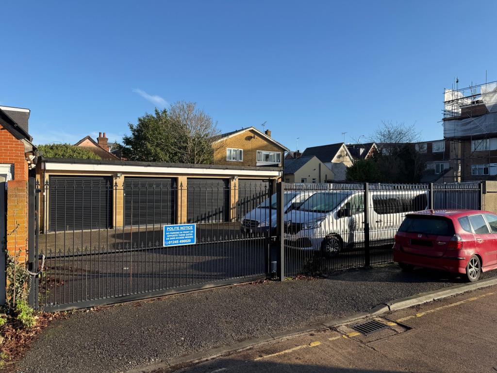 Lot: 78 - GARAGES AND FORECOURT WITH POTENTIAL - Gated entrance from Primrose Court service road